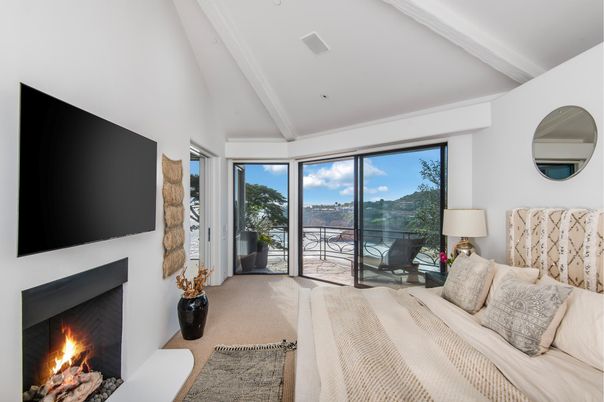 Bedroom, Fireplace, Interior, Recessed Lighting, Water
