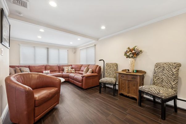 Interior, Living room, Recessed Lighting, Wood Texture Flooring