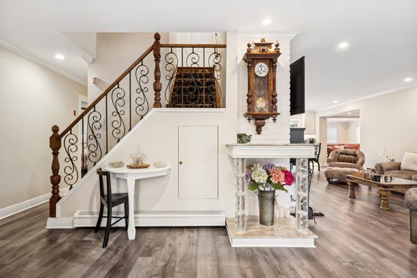 Interior, Recessed Lighting, Wood Texture Flooring