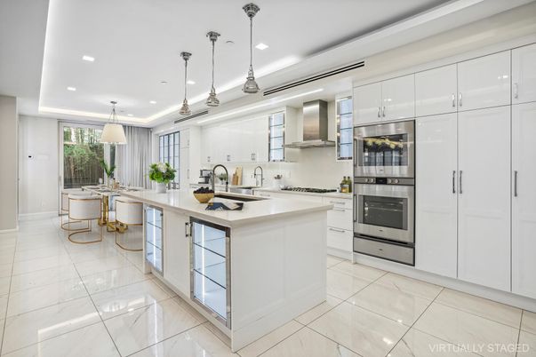 Dining room, Interior, Kitchen, Pendant Lights, Recessed Lighting, Stainless Steel Appliances