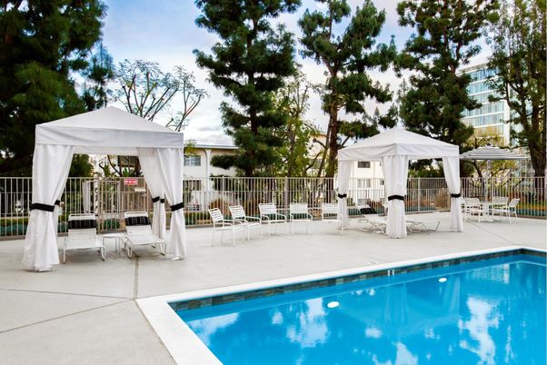 Exterior, Pool