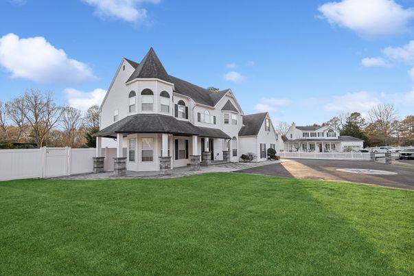 Backyard, Exterior, Facade, Queen Anne Victorian