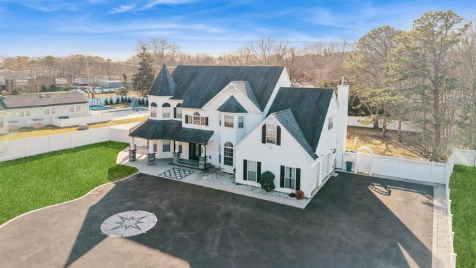 Exterior, Facade, Farmhouse