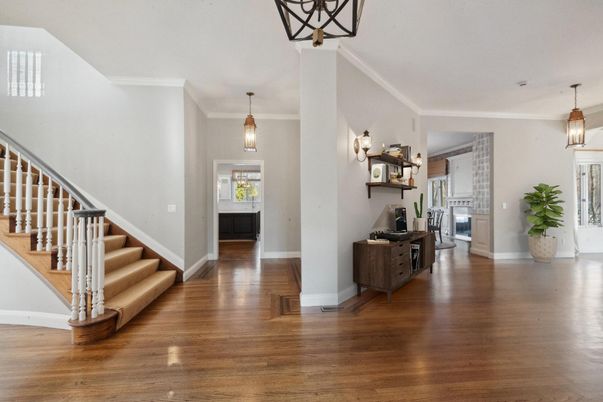 Interior, Pendant Lights, Wood Texture Flooring