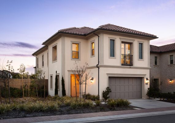 Attached, Exterior, Facade, Mediterranean