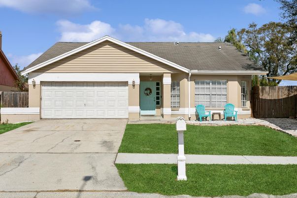 Attached, Exterior, Facade, Ranch