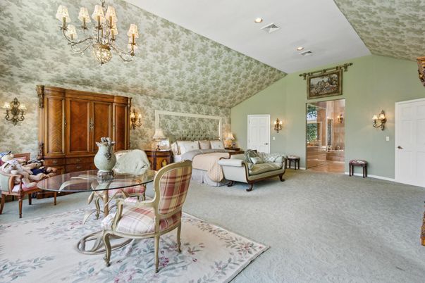 Chandelier, Dining room, Interior, Living room, Recessed Lighting
