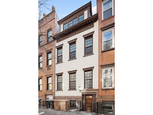 Exterior, Facade, Brick Facade, Rowhouse
