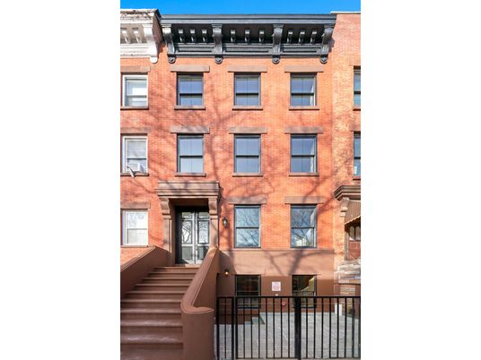 Exterior, Facade, Rowhouse