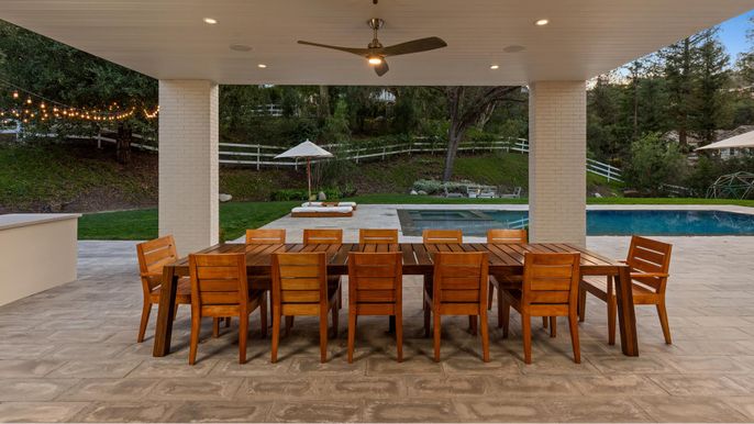 Exterior, Pool