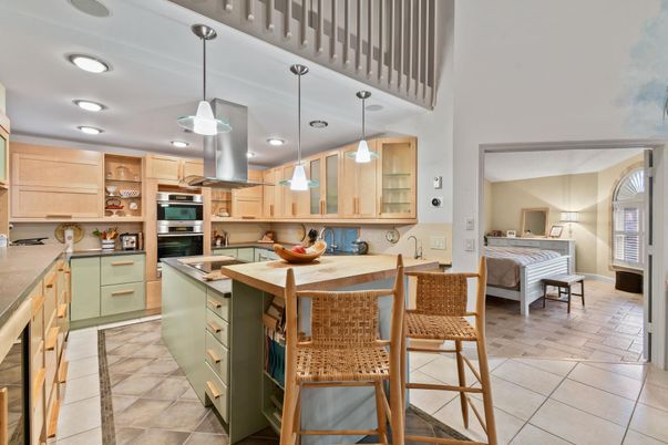 Bedroom, Interior, Kitchen, Pendant Lights, Recessed Lighting, Stainless Steel Appliances