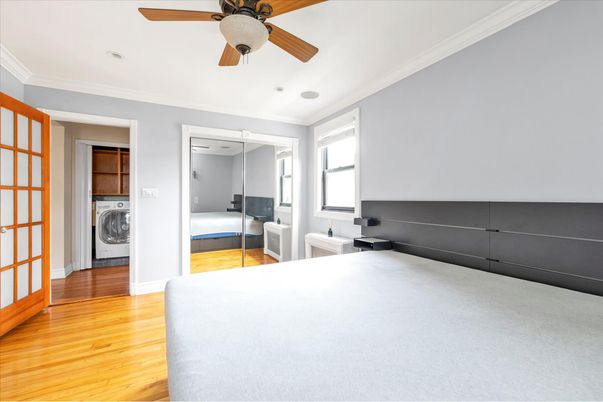 Bedroom, Interior, Washer, Wood Texture Flooring