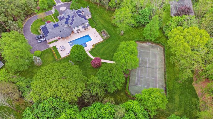 Exterior, Drone