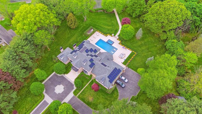 Exterior, Drone