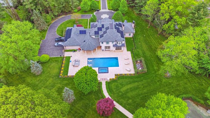 Exterior, Drone