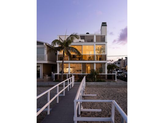 Backyard, Exterior, Facade, Modern
