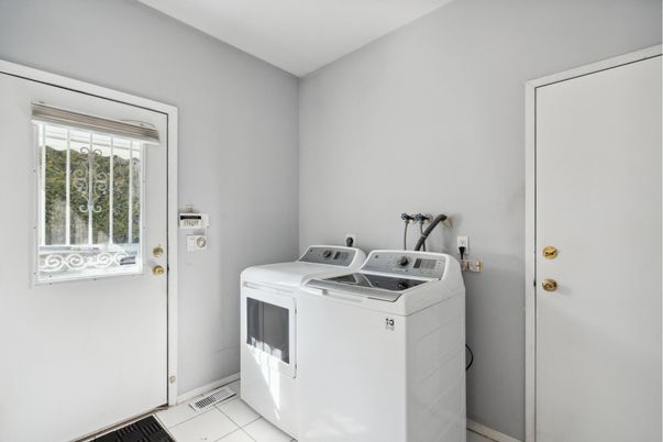 Interior, Washer