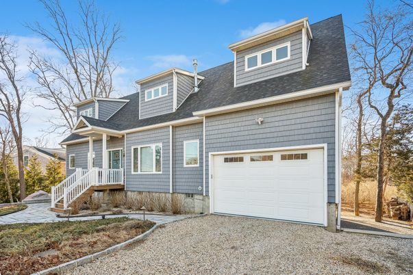 Attached, Exterior, Facade, Cape Cod