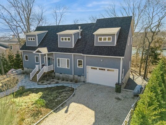 Attached, Exterior, Facade, Cape Cod
