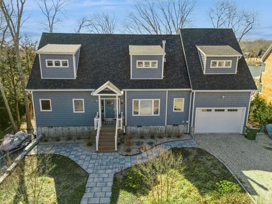 Attached, Exterior, Facade, Cape Cod