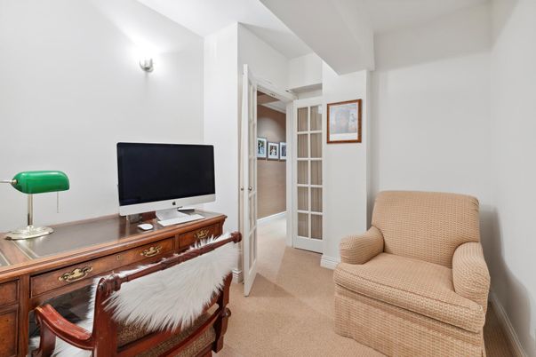 Home Office, Interior