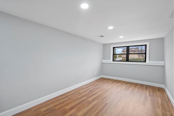 Empty room, Interior, Recessed Lighting, Wood Texture Flooring
