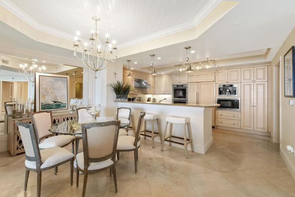Chandelier, Dining room, Interior, Kitchen, Recessed Lighting, Stainless Steel Appliances