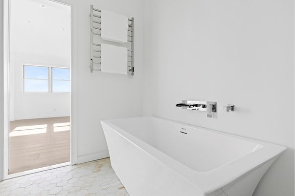 Bathroom, Free Standing Baths, Interior