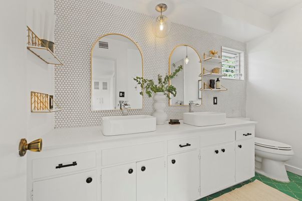 Bathroom, Dual Sink Vanities, Interior