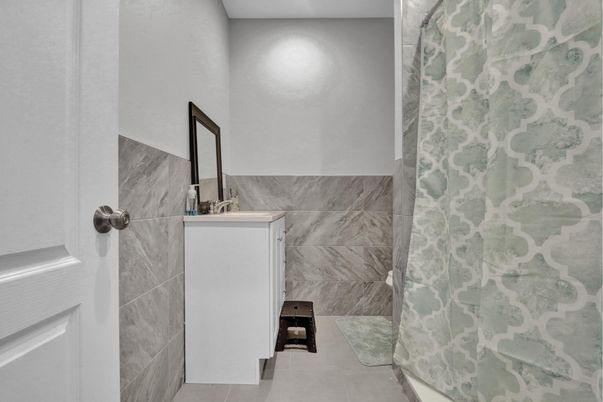 Bathroom, Interior, Recessed Lighting