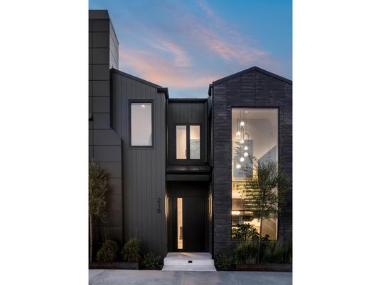 Exterior, Facade, Modern