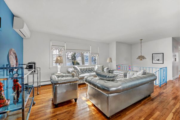 Interior, Living room, Pendant Lights, Wood Texture Flooring