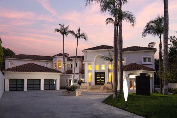 Attached, Exterior, Facade, Mediterranean