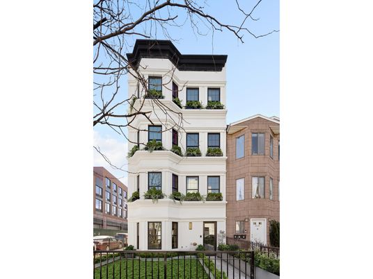 Exterior, Facade, Rowhouse