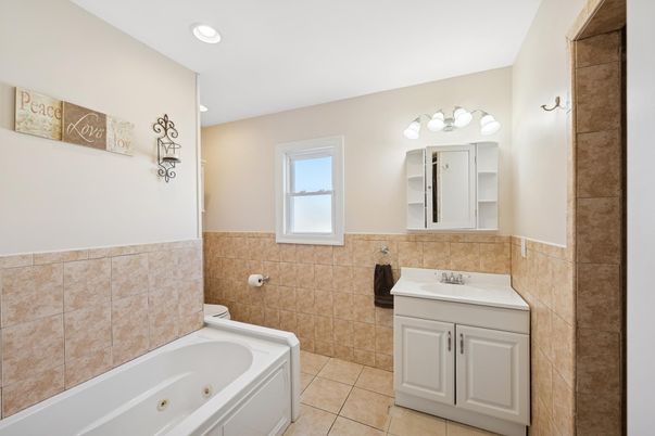 Bathroom, Interior, Recessed Lighting