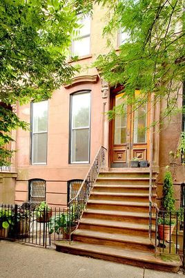 Exterior, Facade, Brownstone
