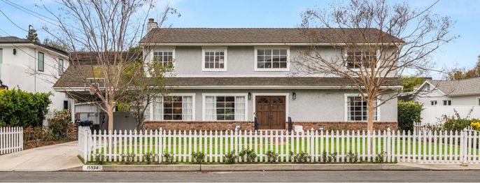 Exterior, Facade, American Foursquare