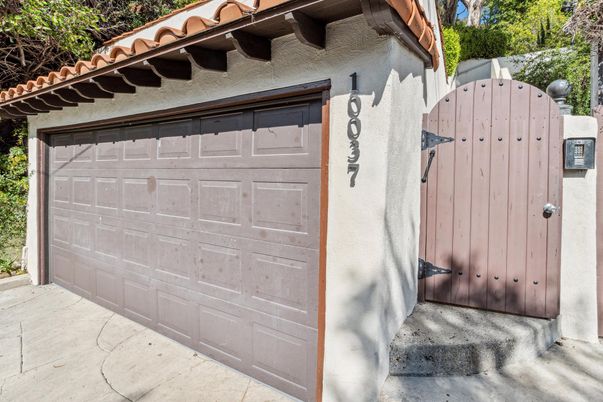Detached Garage, Exterior