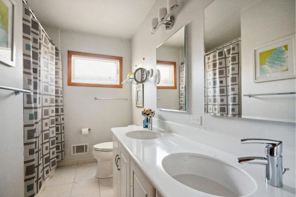 Bathroom, Dual Sink Vanities, Interior