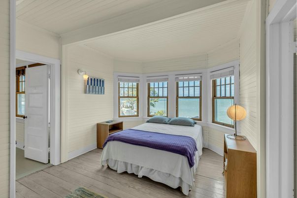 Bedroom, Interior, Water, Wood Texture Flooring