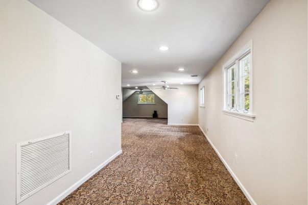 Empty room, Interior, Recessed Lighting