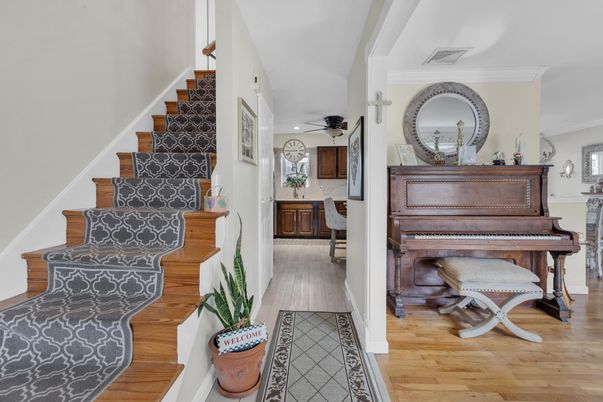 Interior, Piano, Recessed Lighting, Wood Texture Flooring
