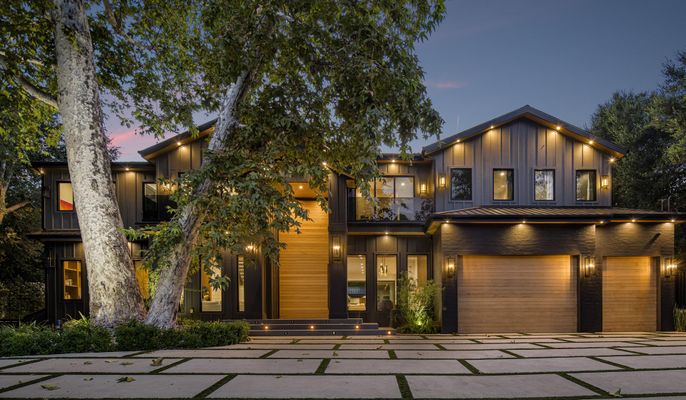 Attached, Exterior, Facade, Farmhouse