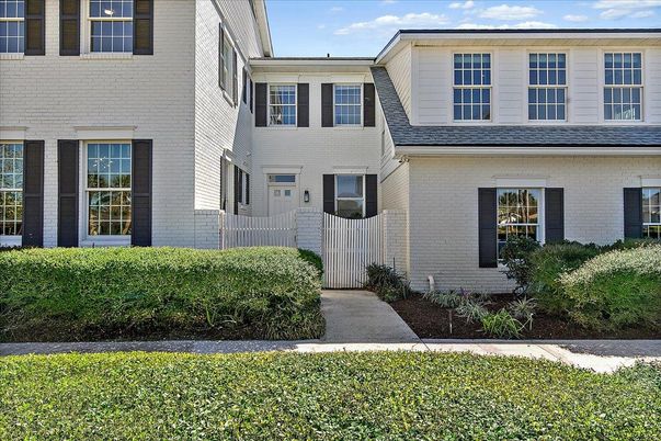 Exterior, Facade, Brick Facade, Rowhouse