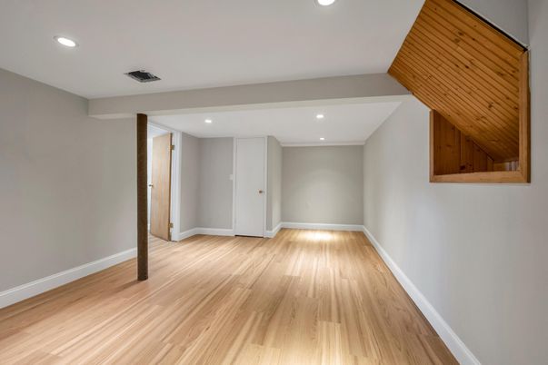 Empty room, Interior, Recessed Lighting, Wood Texture Flooring