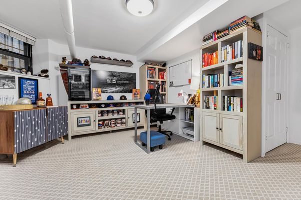 Home Office, Interior