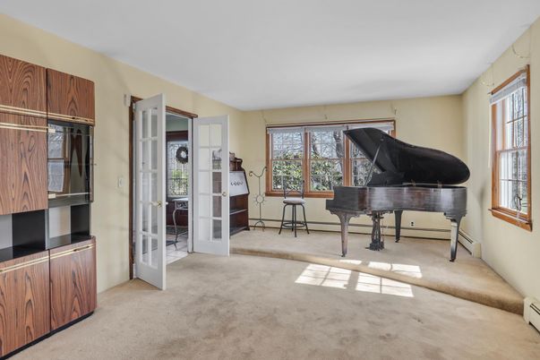 Interior, Piano