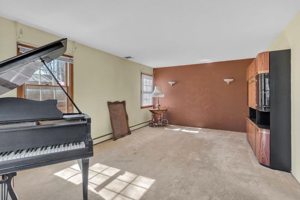 Interior, Piano