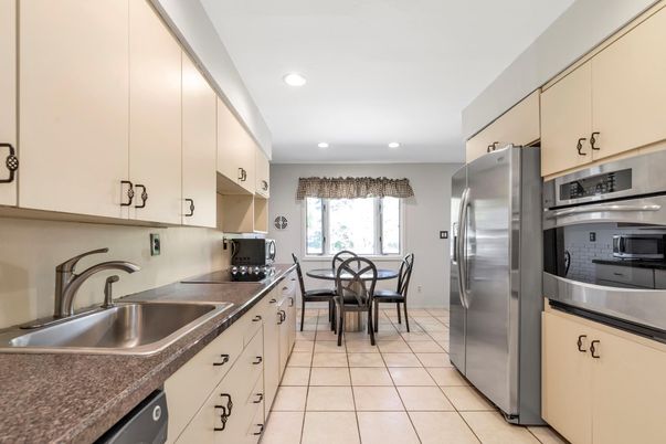 Dining room, Interior, Kitchen, Recessed Lighting, Stainless Steel Appliances