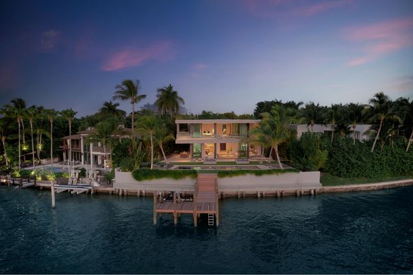 Exterior, Lake